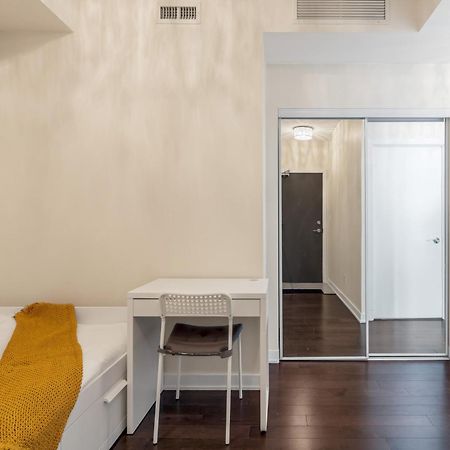 Ultra Luxurious 2.5 Bedroom 2 Full Bathroom 1 Parking Condo Near Sq1 Striking Views Мисисага Екстериор снимка