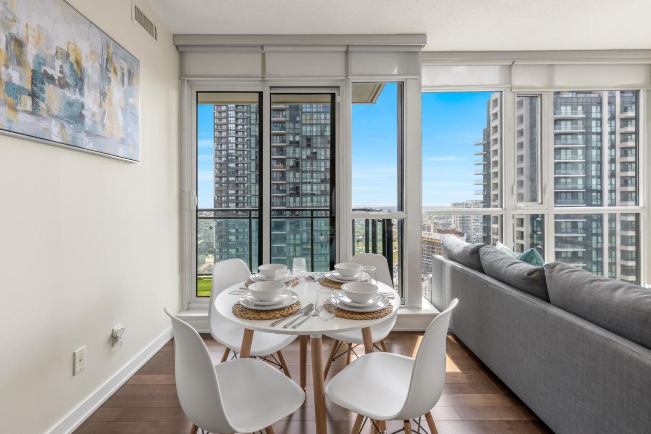 Ultra Luxurious 2.5 Bedroom 2 Full Bathroom 1 Parking Condo Near Sq1 Striking Views Мисисага Екстериор снимка