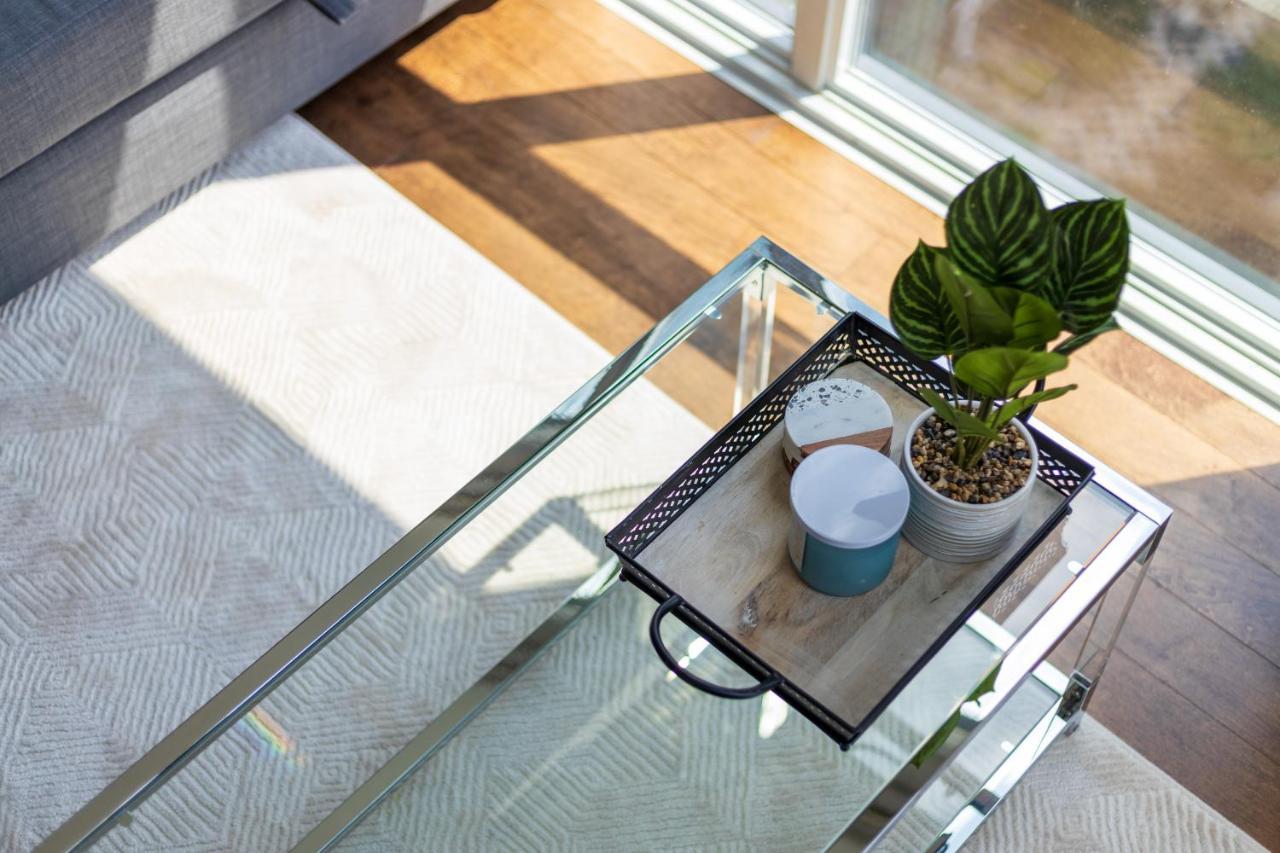 Ultra Luxurious 2.5 Bedroom 2 Full Bathroom 1 Parking Condo Near Sq1 Striking Views Мисисага Екстериор снимка