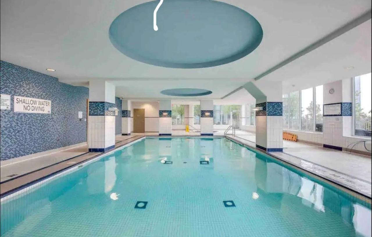 Ultra Luxurious 2.5 Bedroom 2 Full Bathroom 1 Parking Condo Near Sq1 Striking Views Мисисага Екстериор снимка