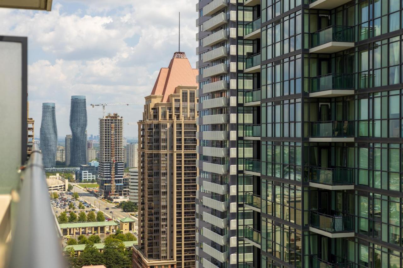 Ultra Luxurious 2.5 Bedroom 2 Full Bathroom 1 Parking Condo Near Sq1 Striking Views Мисисага Екстериор снимка