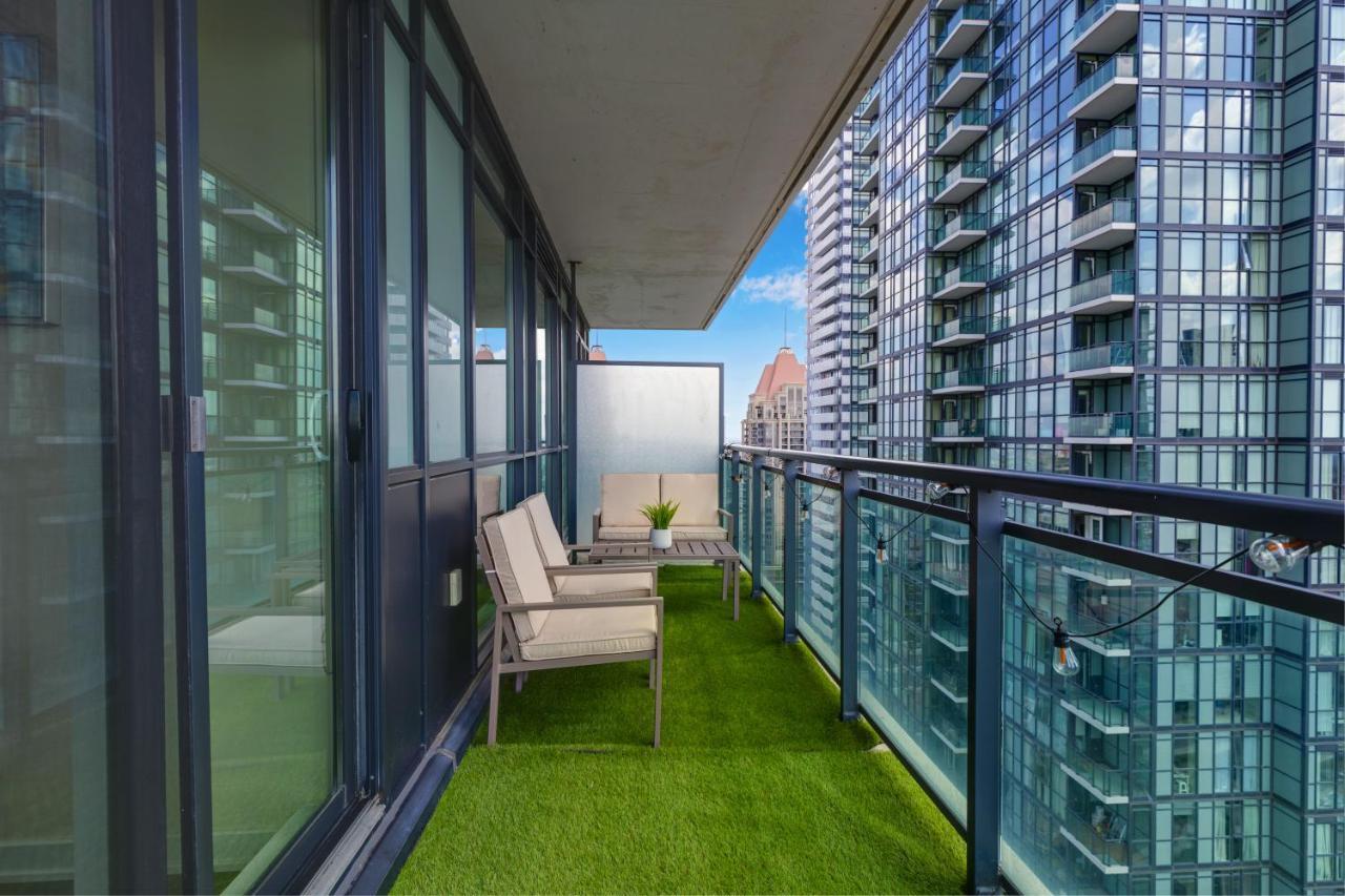 Ultra Luxurious 2.5 Bedroom 2 Full Bathroom 1 Parking Condo Near Sq1 Striking Views Мисисага Екстериор снимка