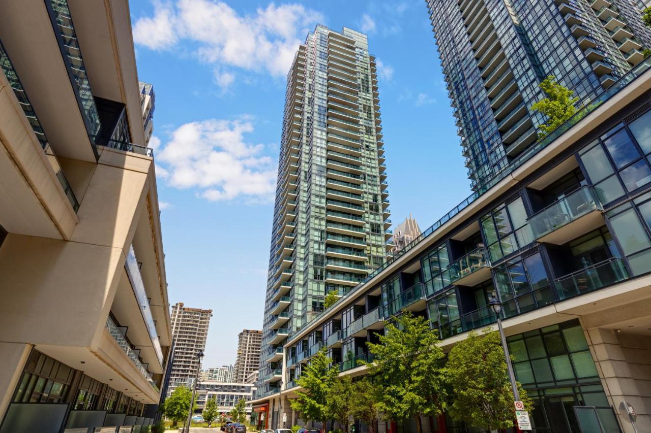 Ultra Luxurious 2.5 Bedroom 2 Full Bathroom 1 Parking Condo Near Sq1 Striking Views Мисисага Екстериор снимка